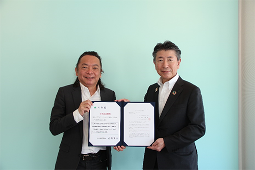 Signing ceremony to become a member of the Iku-Boss Corporate Alliance with Chief Representative Tetsuya Ando of Fathering Japan
